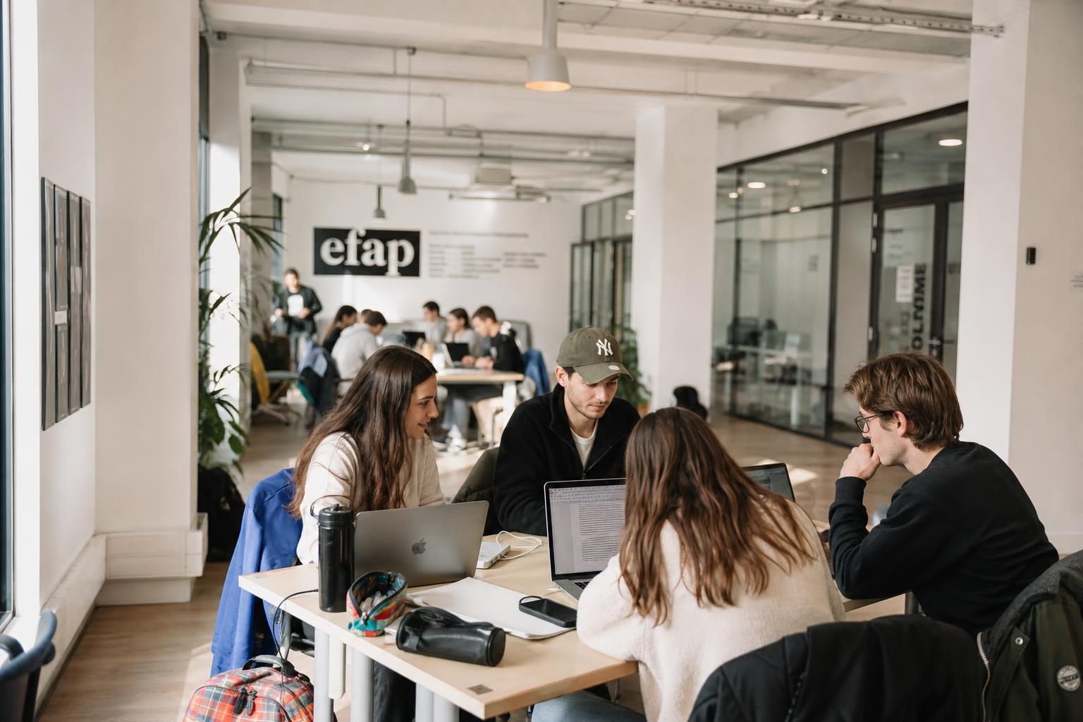 découvrez comment choisir la meilleure école de communication à bordeaux pour réussir votre formation et votre carrière dans ce secteur dynamique.