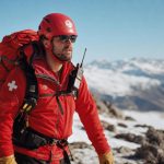 découvrez combien gagne un pisteur secouriste en montagne, les facteurs influençant son salaire et les spécificités de ce métier passionnant au service de la sécurité en milieu montagnard.